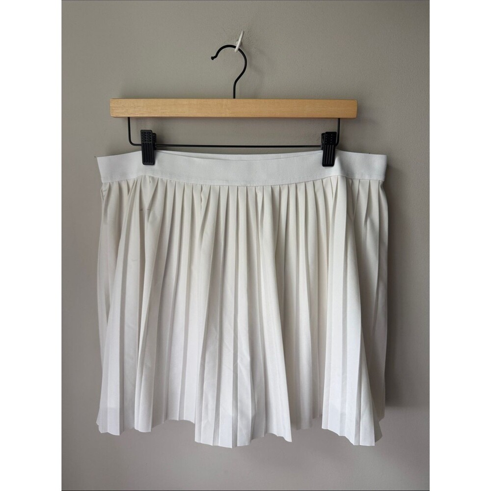 Lou & Grey White Pleated Tennis Skort Athletic Skirt Built-In Shorts
